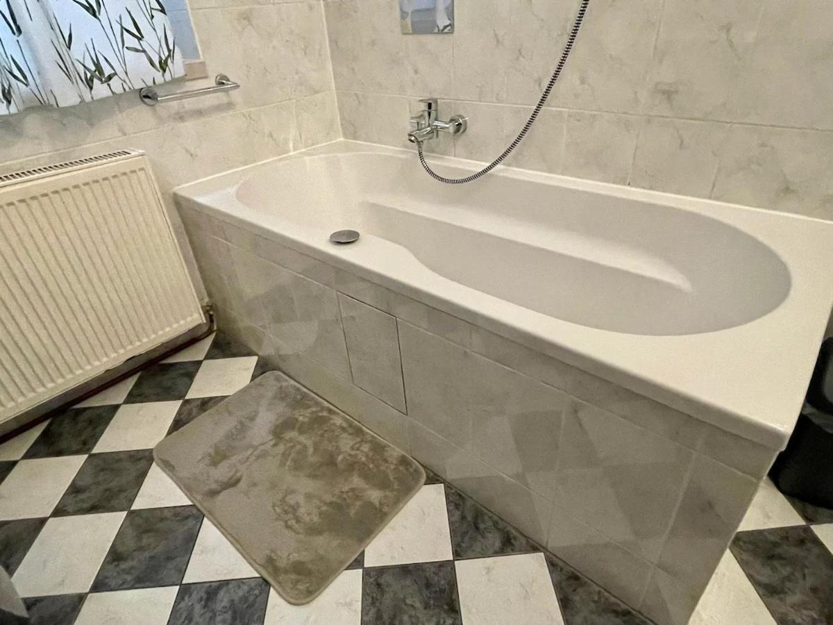 Gemutliche Wohnung Mit Super Lage Виена Екстериор снимка