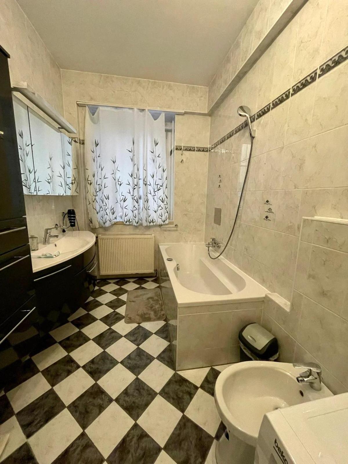 Gemutliche Wohnung Mit Super Lage Виена Екстериор снимка